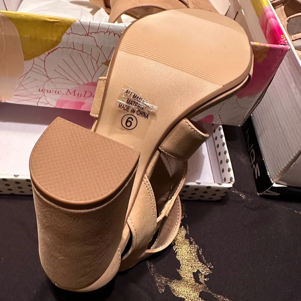 Natural block heels never worn - Picture 5 of 5